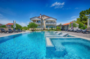 Family friendly apartments with a swimming pool Vir - Kozjak, Vir - 18542